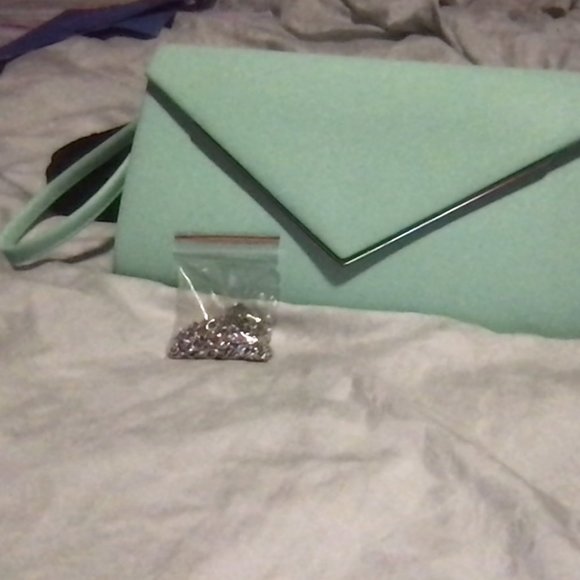 Arden pastel green summer clutch - Picture 10 of 14
